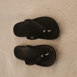 Mensure black crocs flips flops size 12 - Brand new